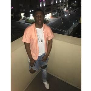 Meet your Posher, Dominique